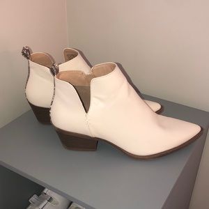 Western style fall bootie- cream/ivory